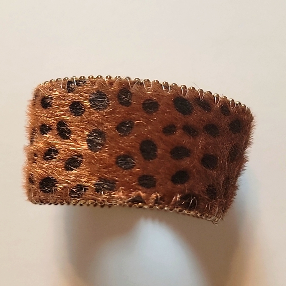 Express Furry Bracelet - Picture 3 of 5